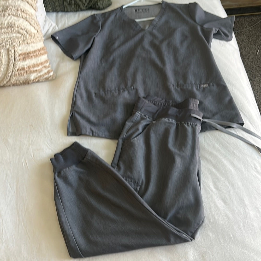 Women’s Figs Grey Scrub set